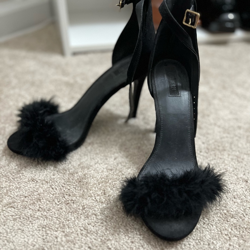 Open toe fluffy heel